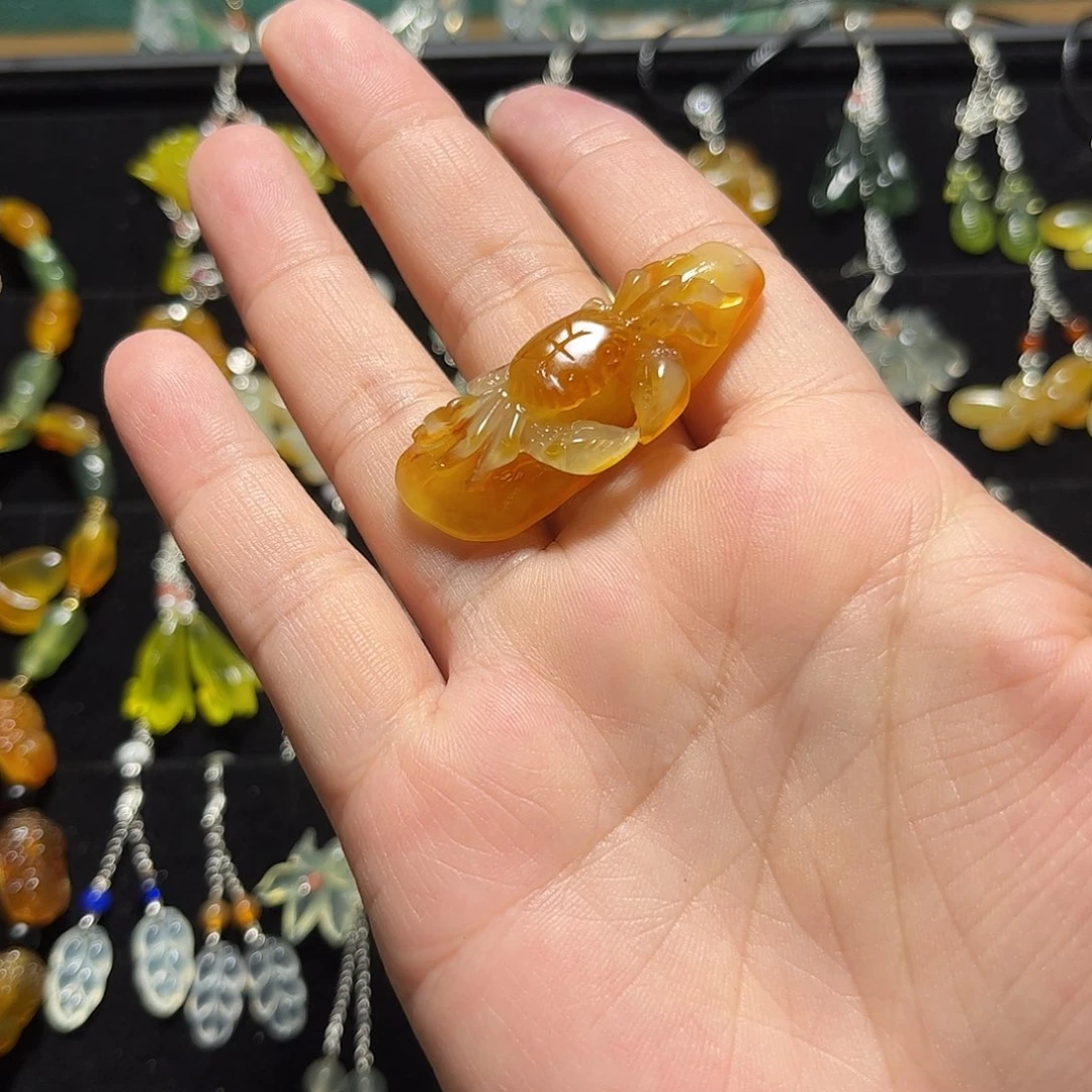 巫***北蛇纹石玉未镶嵌颈饰