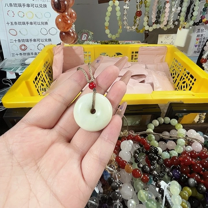 蛇纹石玉合金车挂平安扣