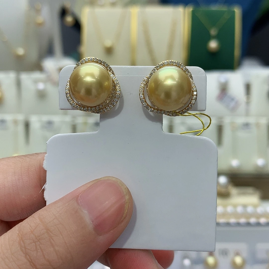 18K金镶嵌海水珍珠耳饰
