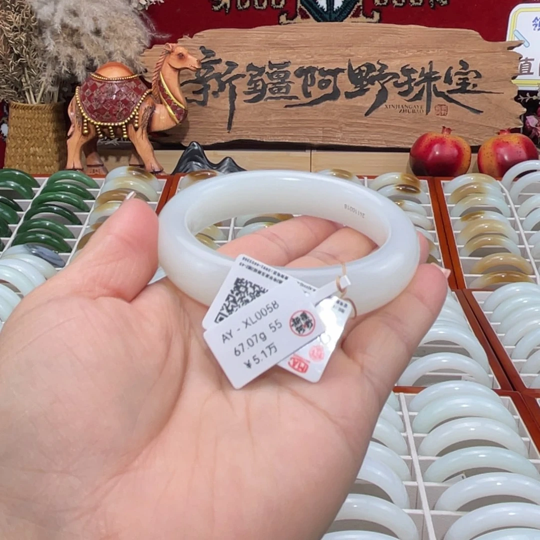 未镶嵌手镯和田玉天然优雅高贵老熟油