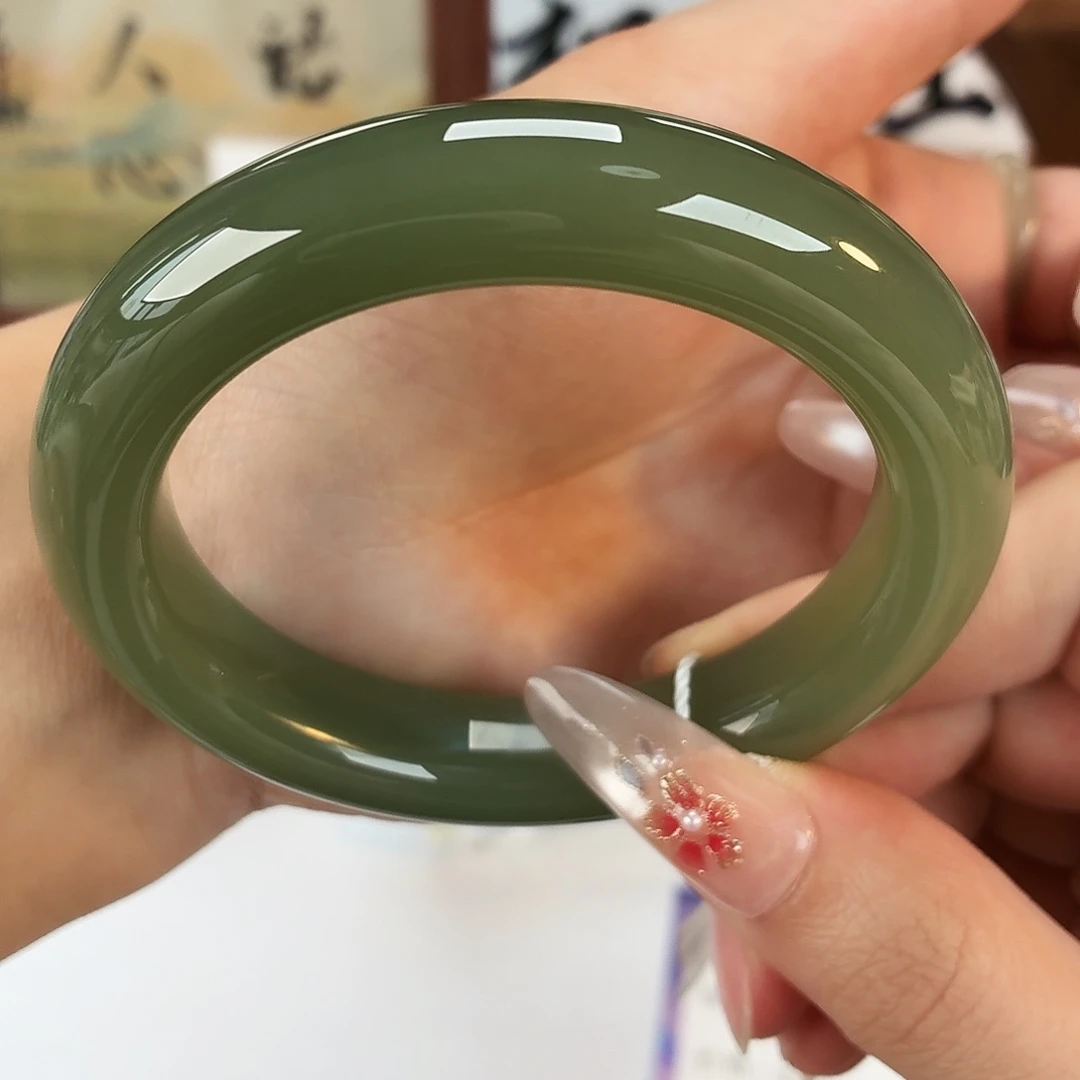 和田玉未镶嵌手镯