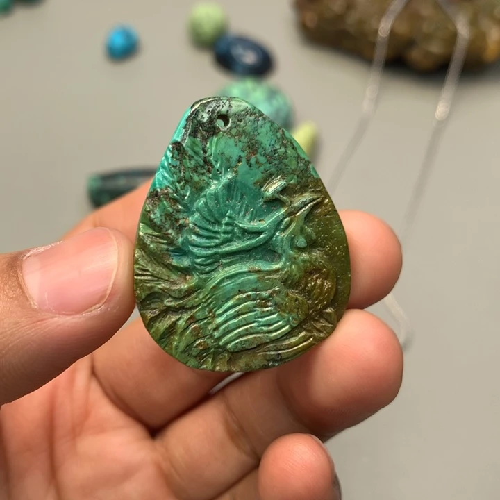 绿松石未镶嵌颈饰