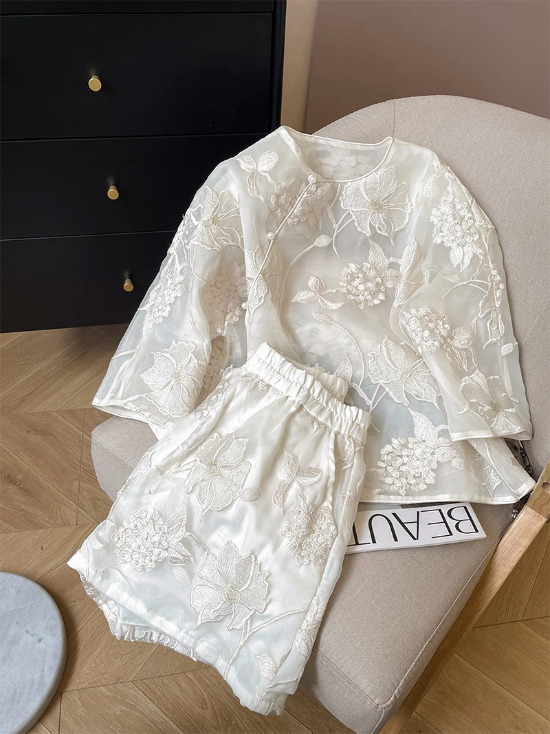 夏季套装女2025新款新中式国风重工绣花衬衫休闲高级感短裤两件套