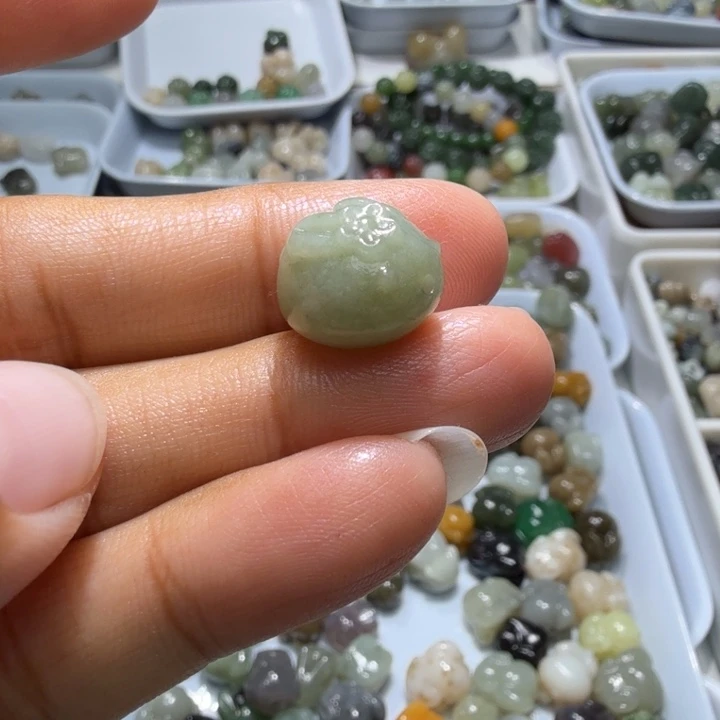 和田玉未镶嵌珠宝奇石