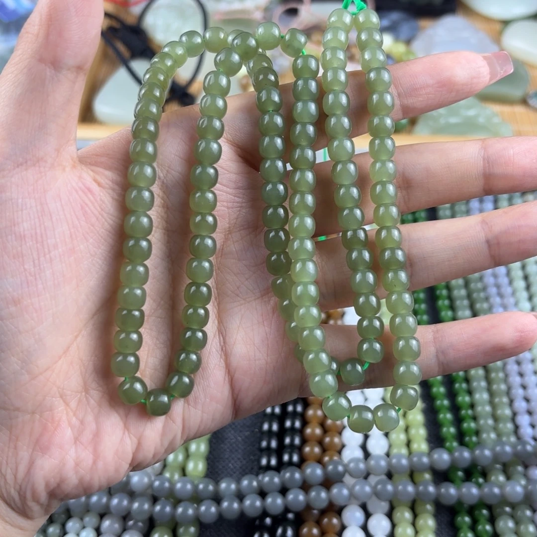 小***小颈饰未镶嵌和田玉