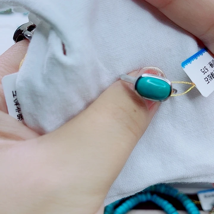 嚯***丽绿松石未镶嵌珠宝奇石