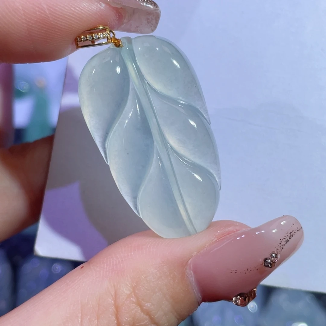 翡翠颈饰18K金镶嵌叶子