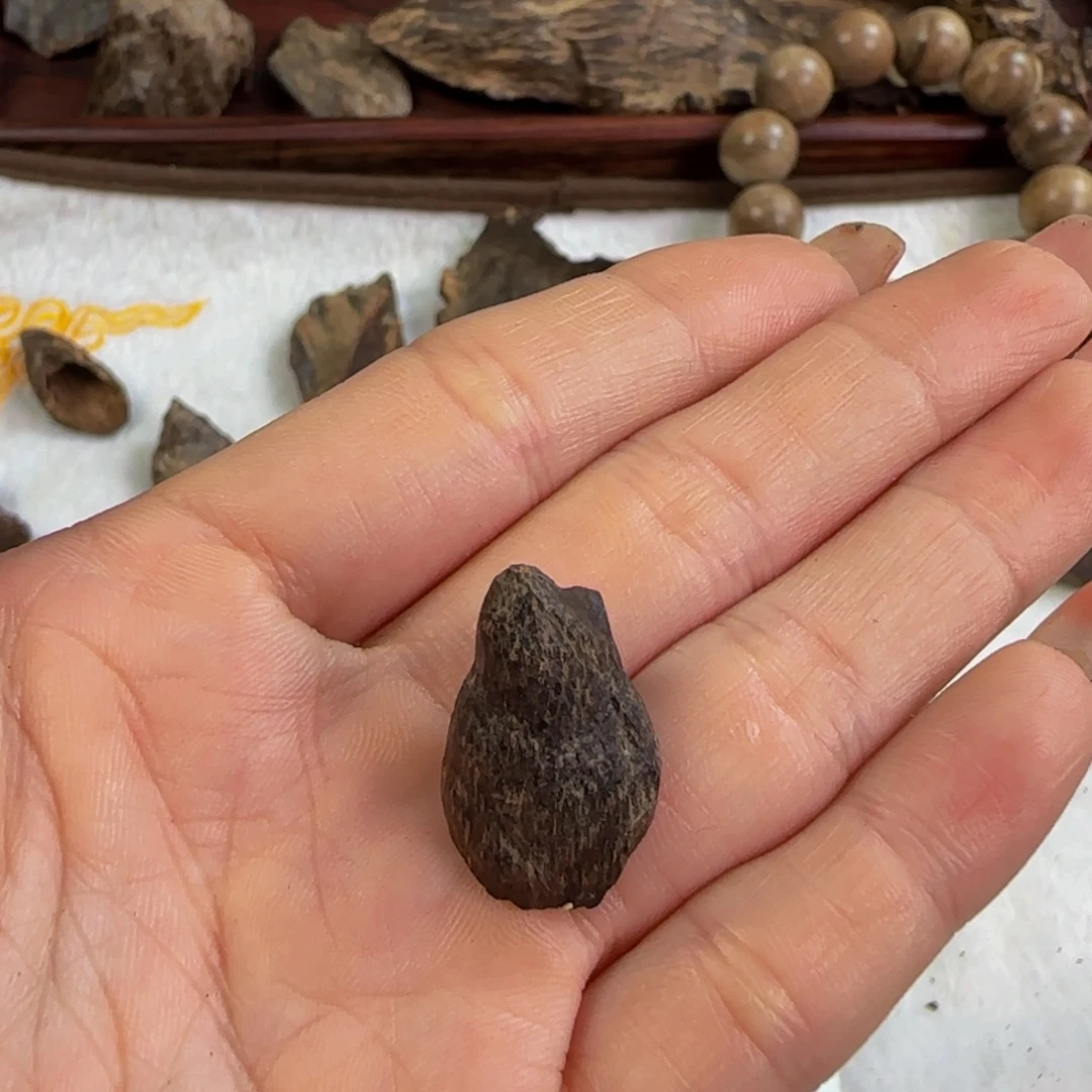 雷***香榧木海南沉水小包头1g