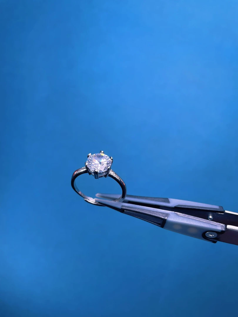 合金锆石戒指 爱丽丝-轻奢高定白色戒指时尚简约D704