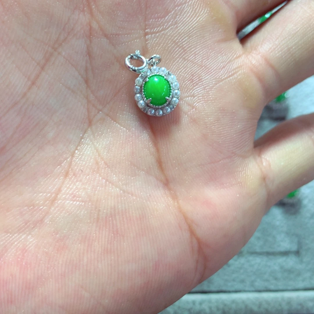 【闪购商品】翡翠戒指未镶嵌静***?翡翠滴流
