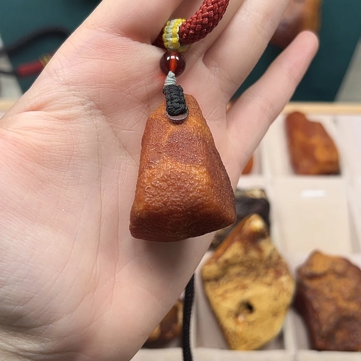 琥珀珠宝奇石未镶嵌