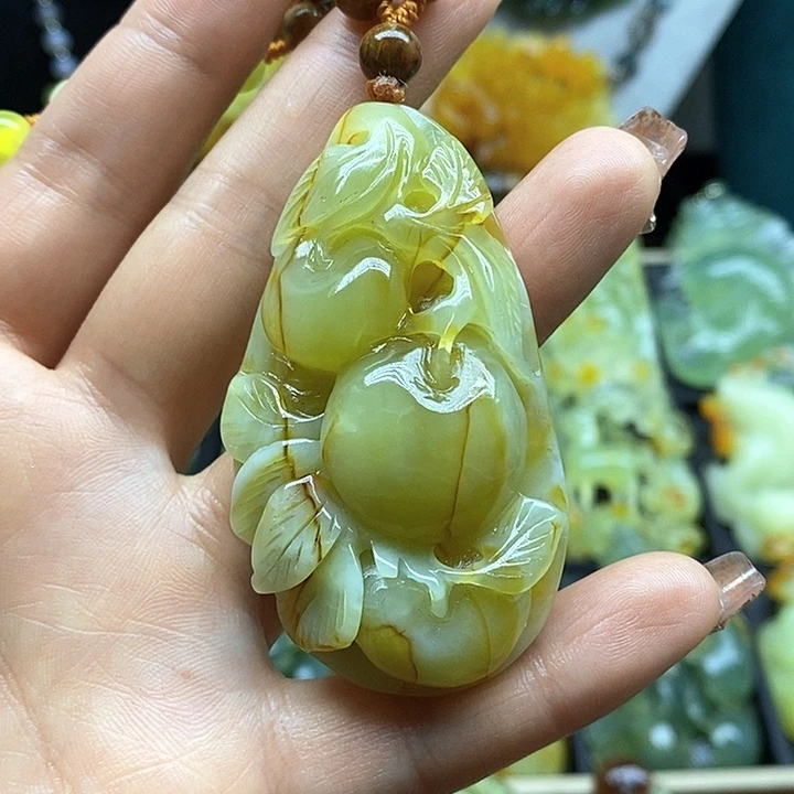 蛇纹石玉挂件未镶嵌