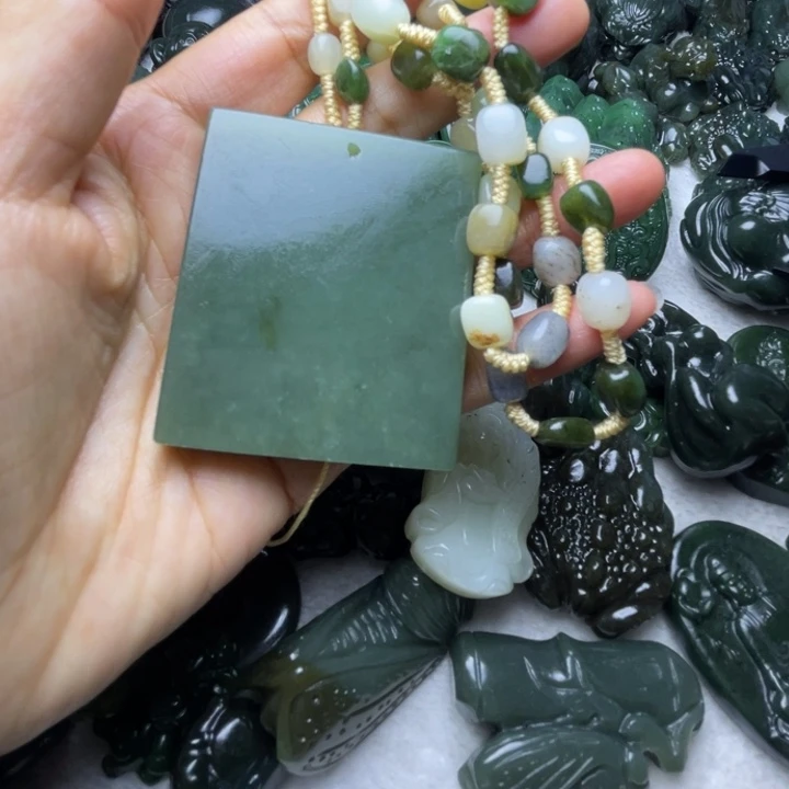 和田玉未镶嵌颈饰