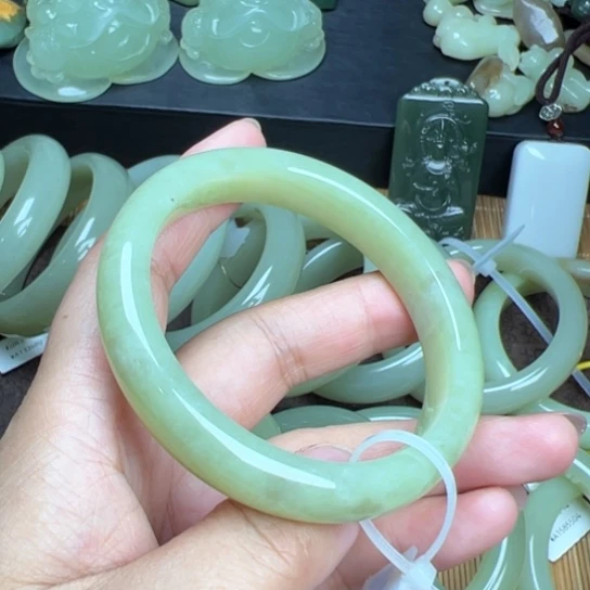 和田玉手镯未镶嵌57