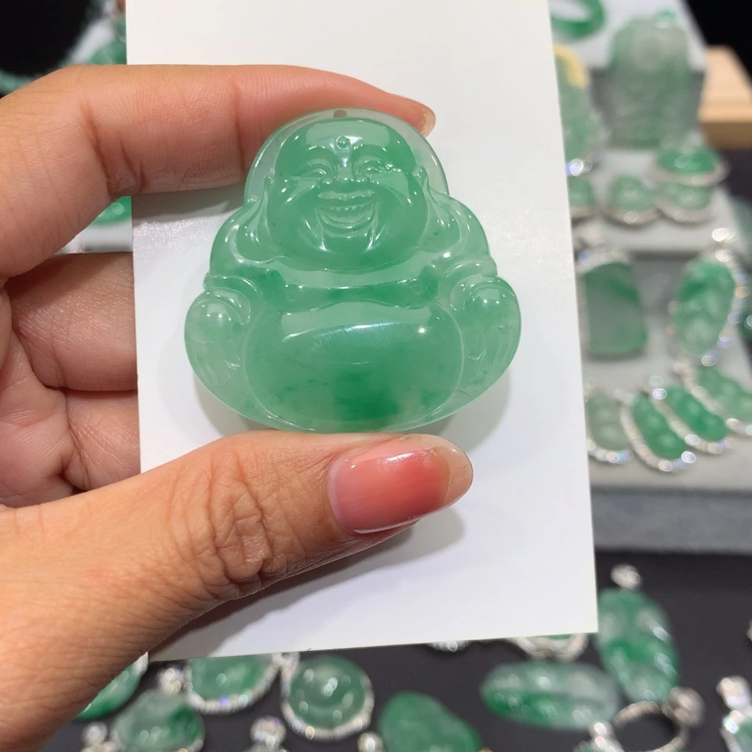 颈饰未镶嵌石英质玉（非洲翠）