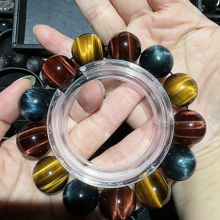 追***人木变石未镶嵌手饰