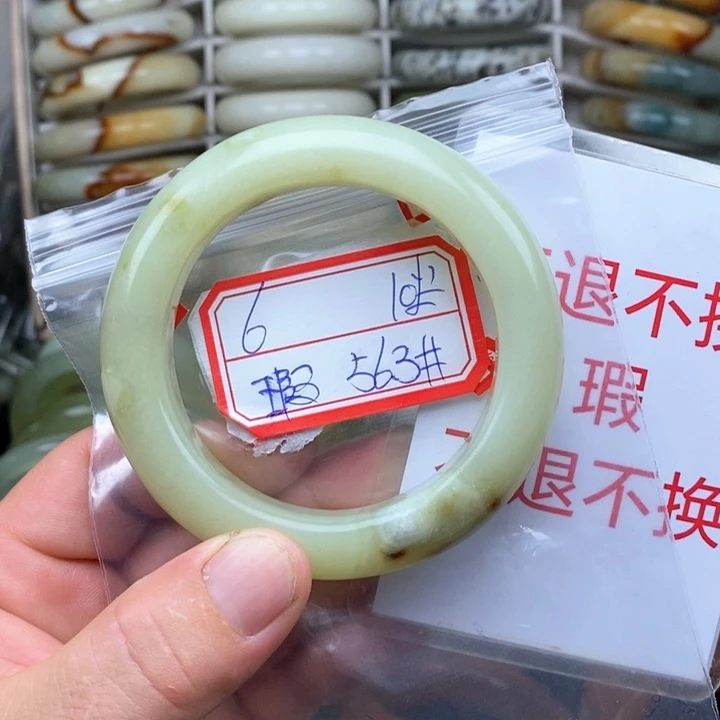 未镶嵌蛇纹石玉颈饰