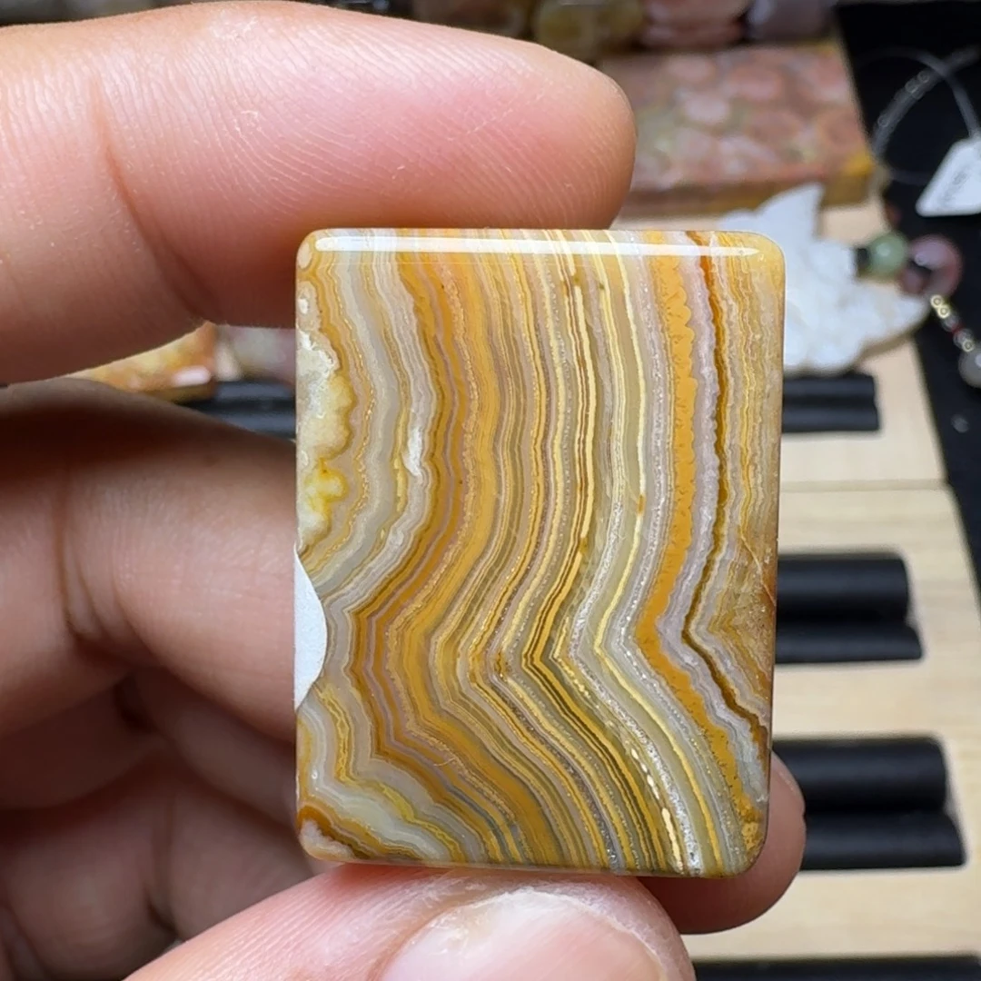 未镶嵌纯天然色有机玉石保真色石英质玉