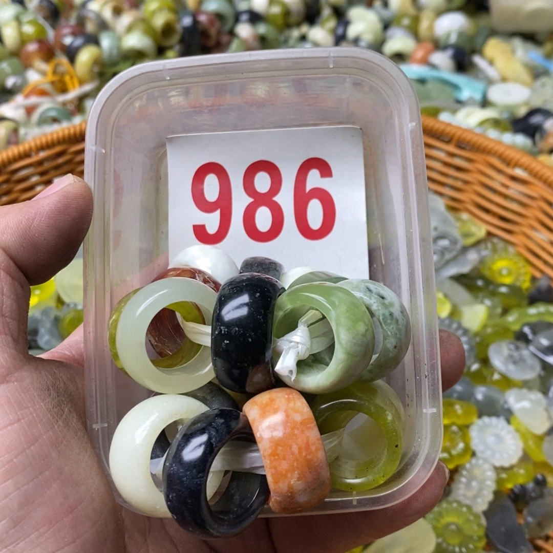 蛇纹石玉挂坠未镶嵌