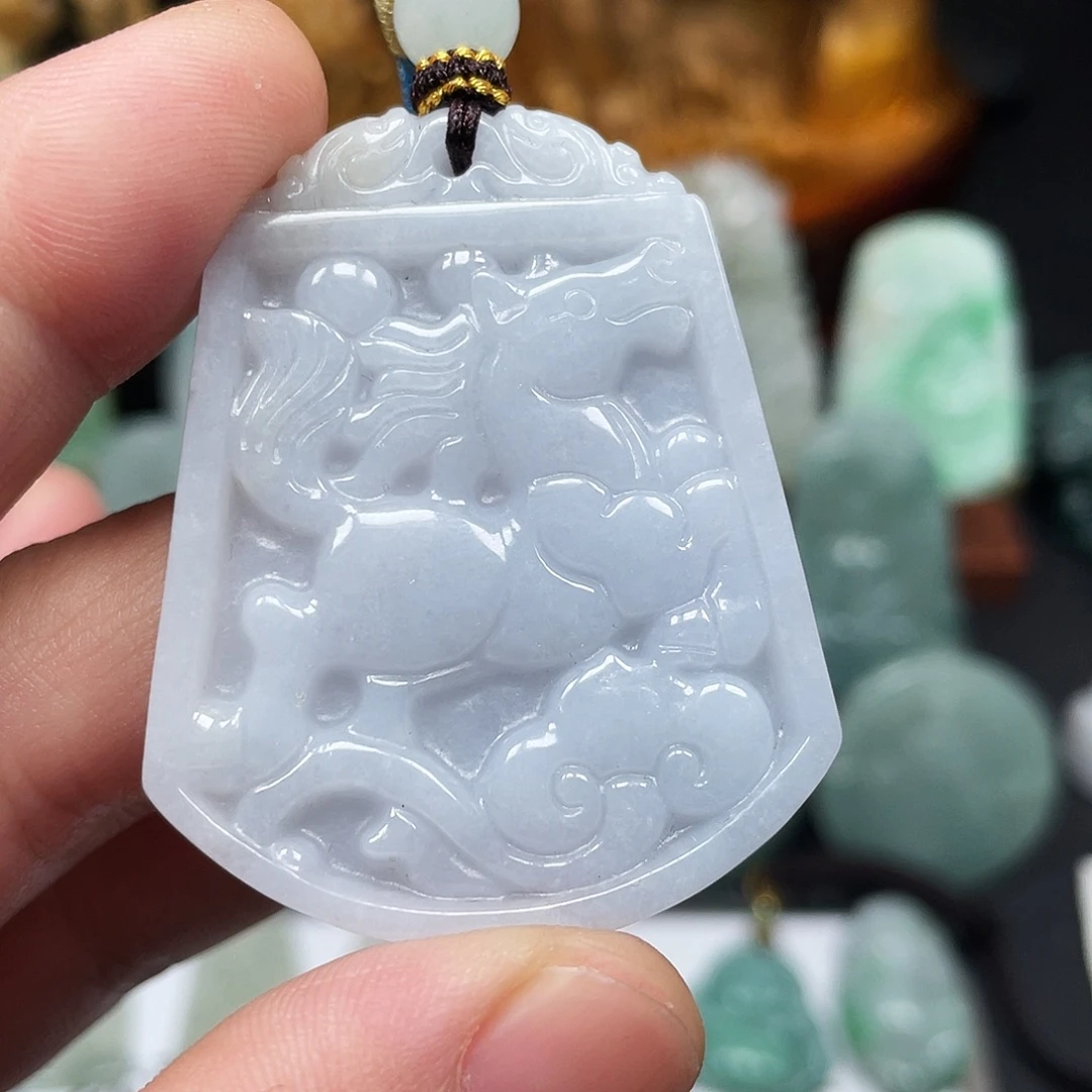 翡翠未镶嵌颈饰马牌