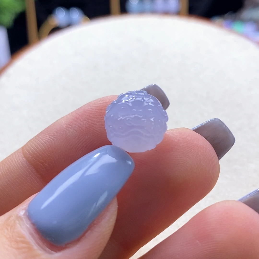 翡翠未镶嵌颈饰翡翠雕刻狮子头圆珠