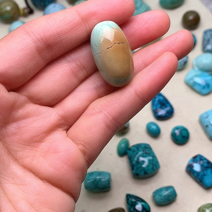 绿松石未镶嵌珠宝奇石