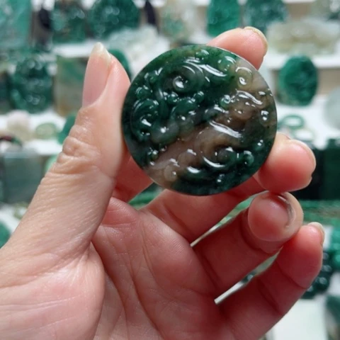 独山玉未镶嵌吊坠