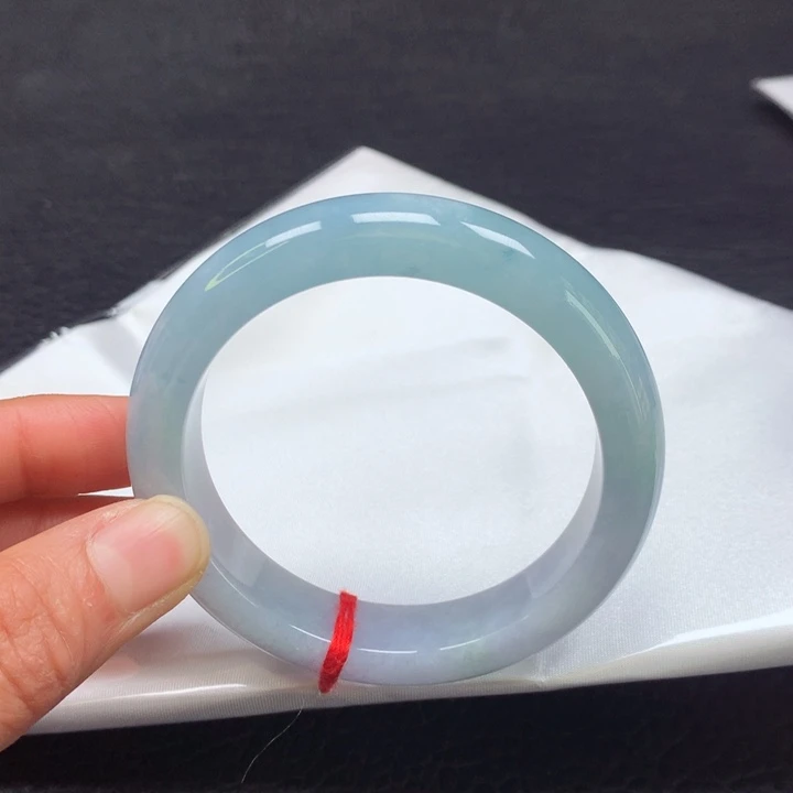 翡翠手镯未镶嵌55圈