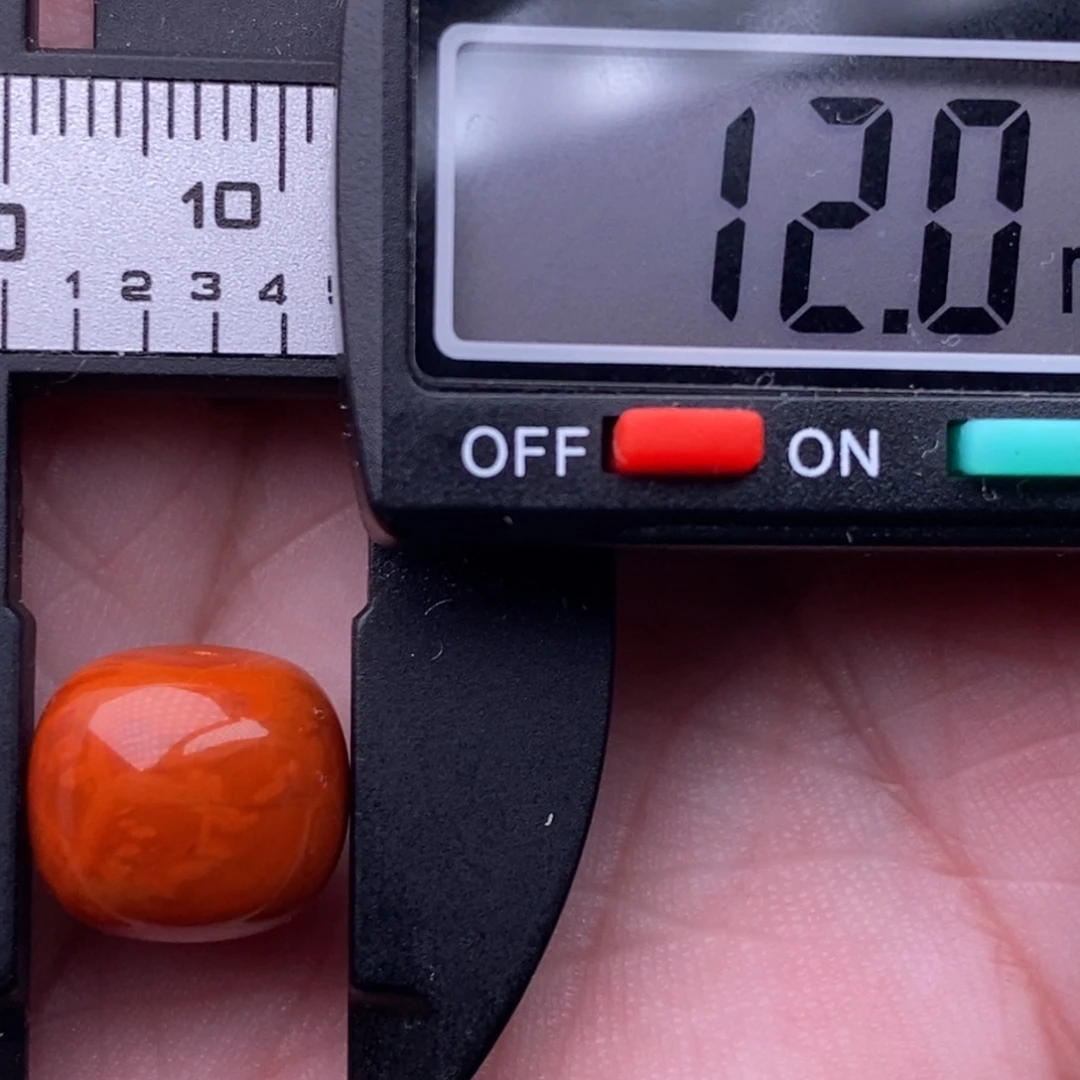 南红玛瑙未镶嵌配饰有瑕疵