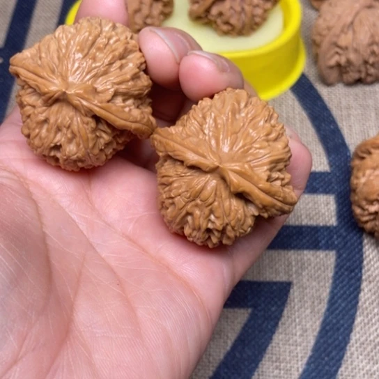 吊坠文玩核桃三角白