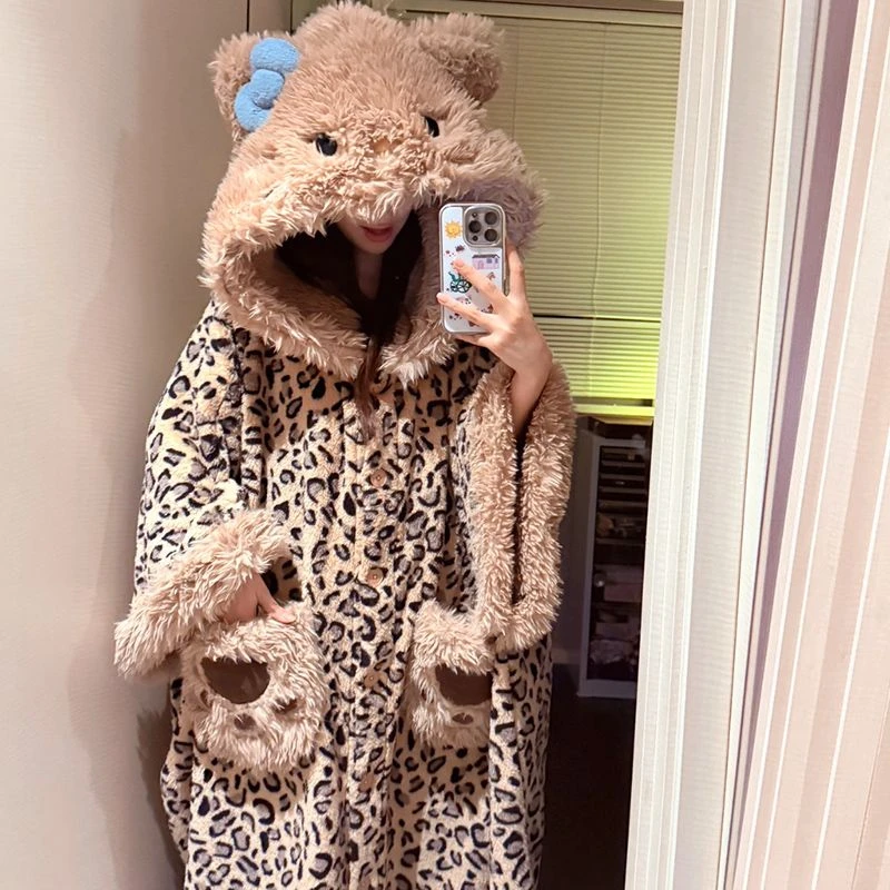 秋冬季加厚加绒保暧斗篷袍睡衣女士长毛绒连帽豹纹卡通中长款睡裙