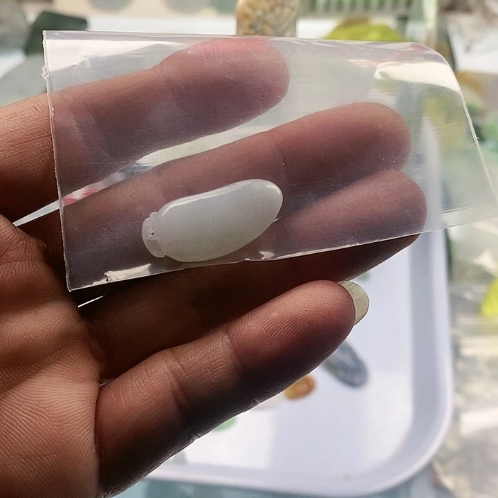 翡翠挂件未镶嵌豪***剑毛