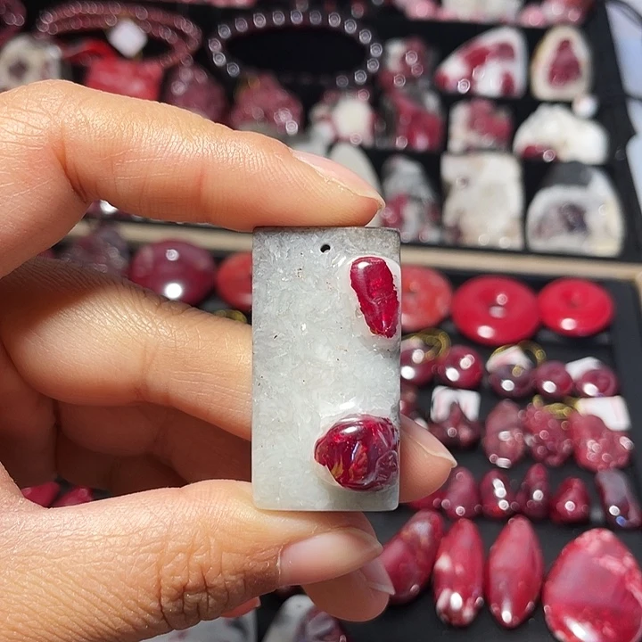 天然辰砂原石无事牌