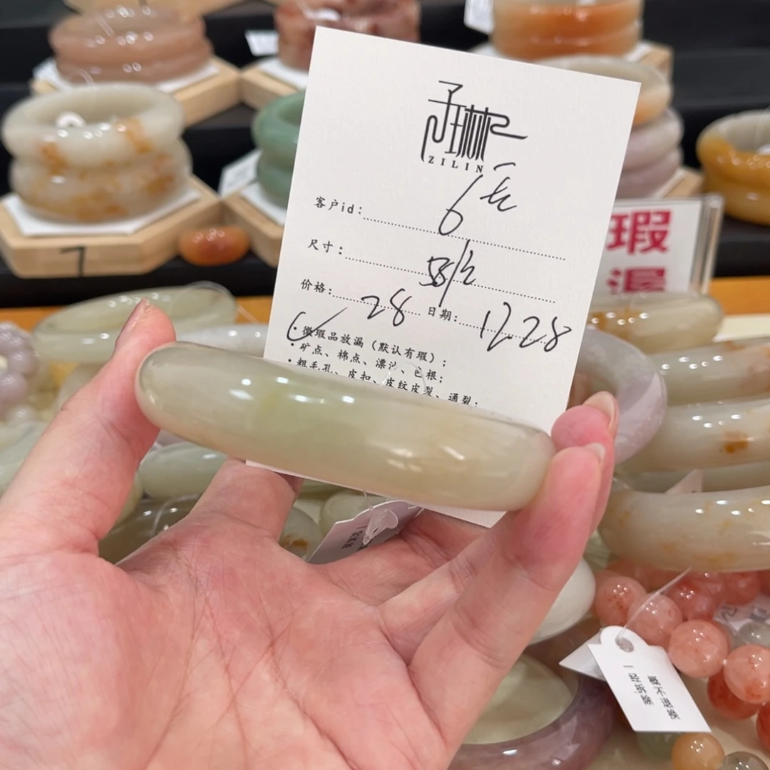 未镶嵌手镯石英质玉