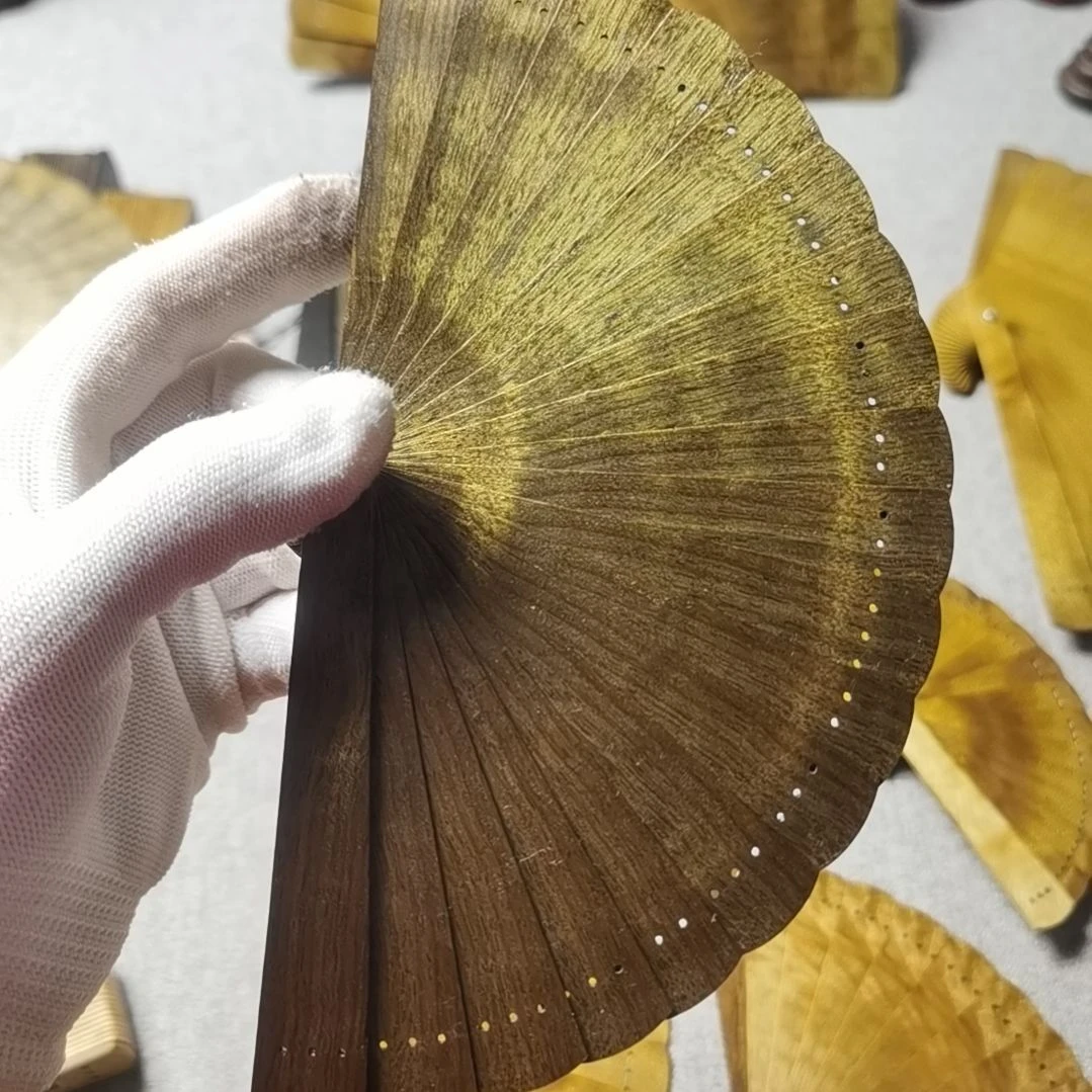 金丝楠10CM金丝饱满折扇
