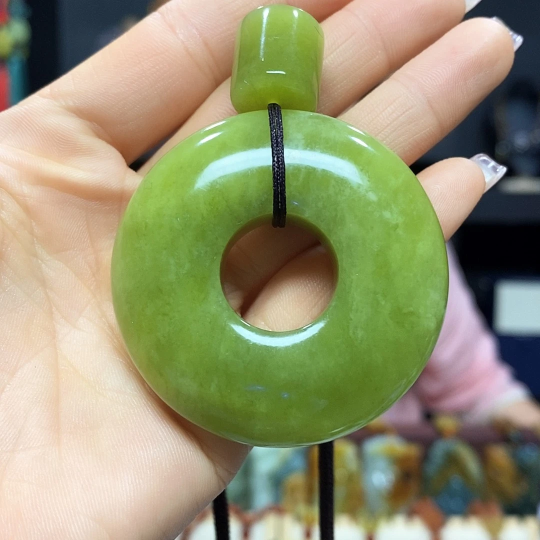 岫玉未镶嵌挂件吊坠