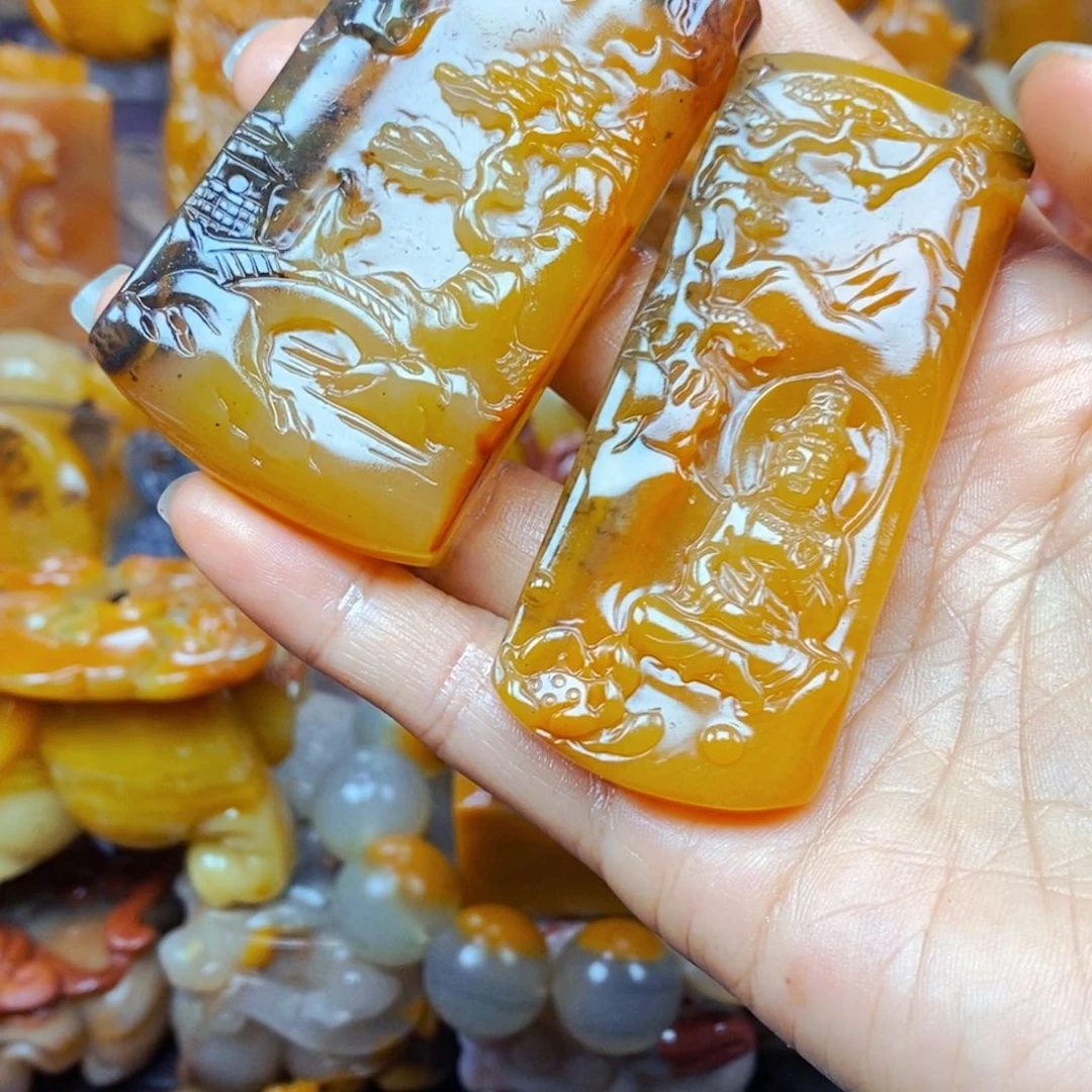 未镶嵌石英质玉（黄龙玉）颈饰
