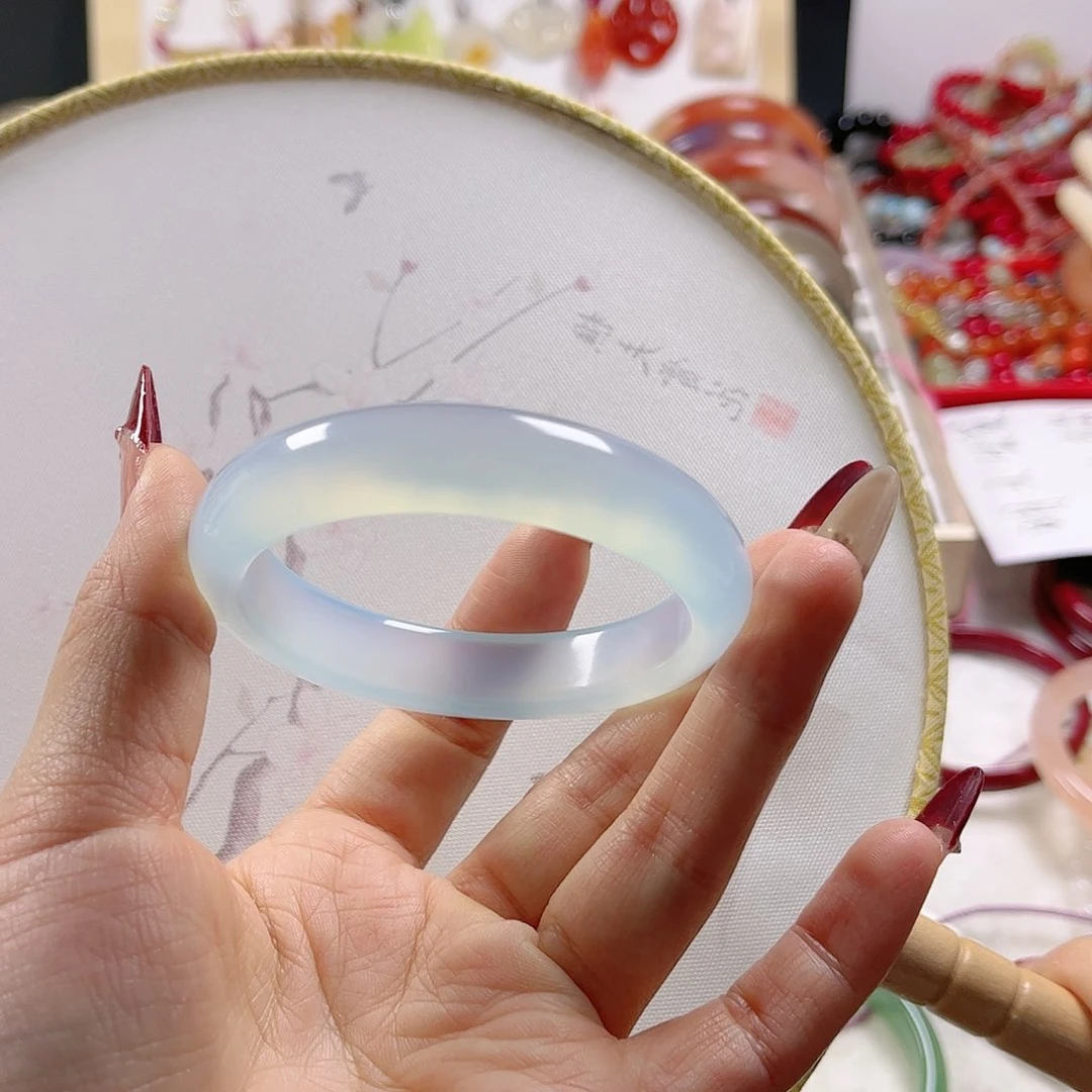 玛瑙/玉髓手镯未镶嵌散*家