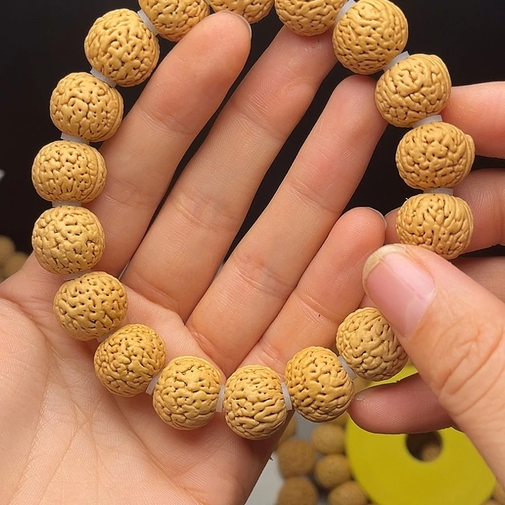 莫***羊吊坠桃核桃核手串