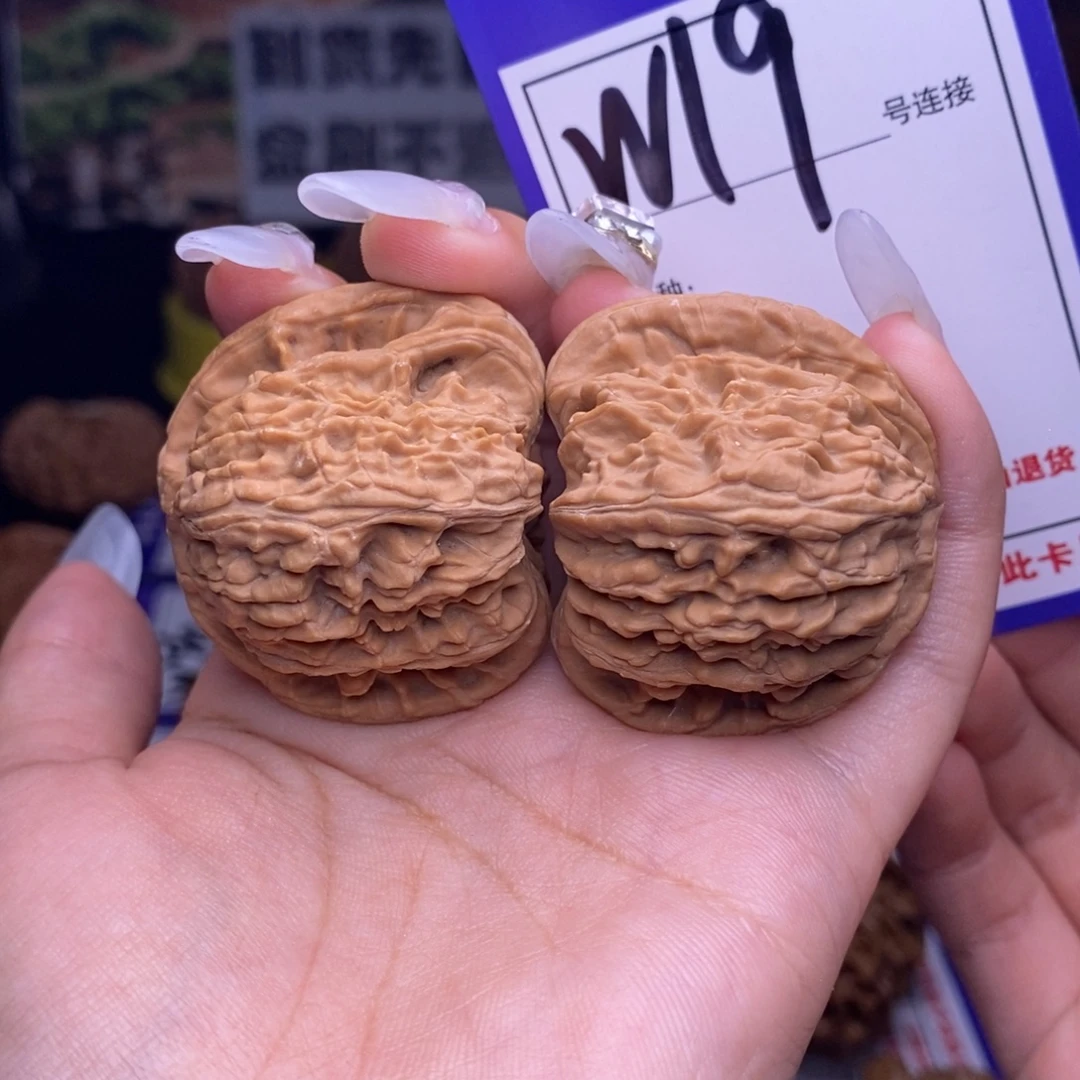 文玩核桃吊坠W19链接 全品白狮子40尺