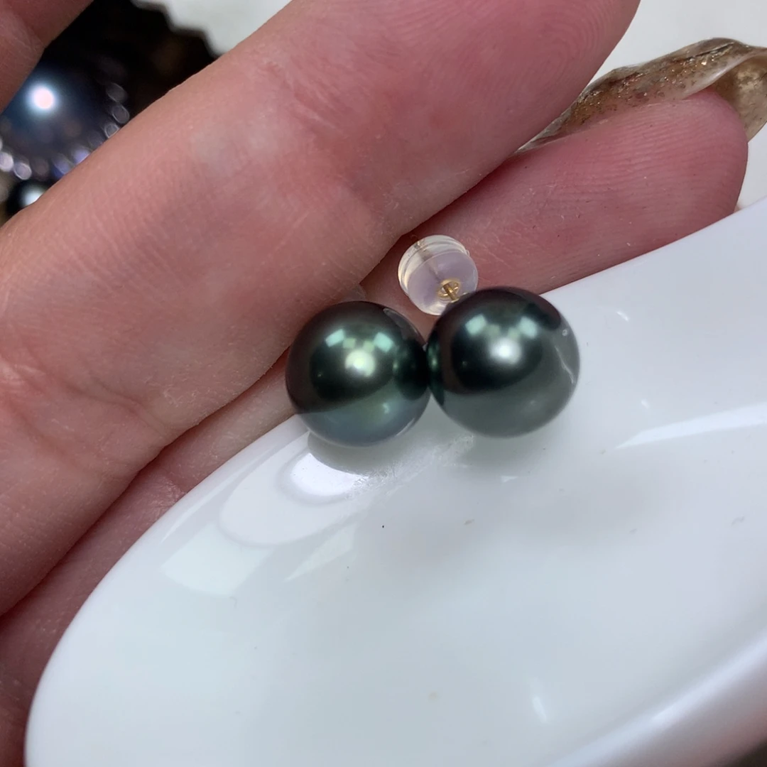 18K金镶嵌海水珍珠耳饰