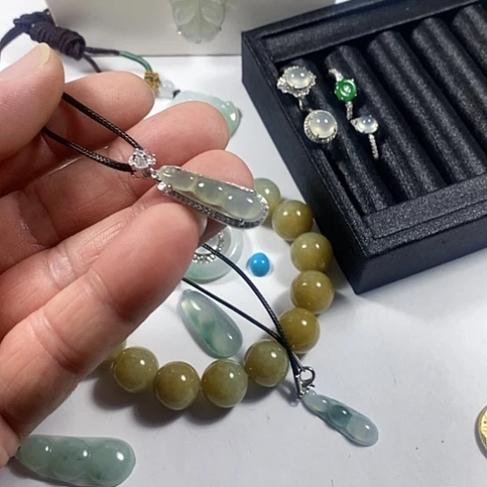 翡翠未镶嵌吊坠(不含链)