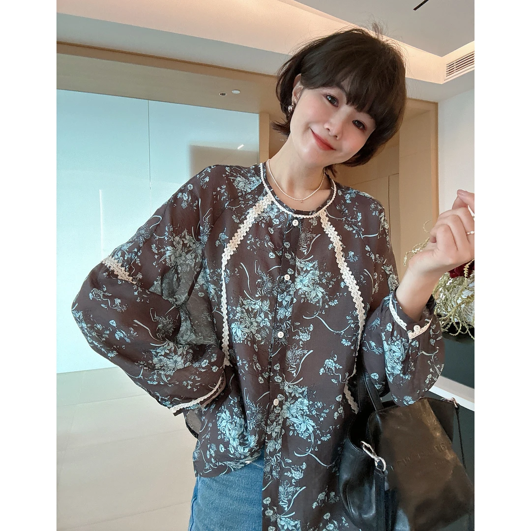 春季圆领花边拼接复古碎花宽松灯笼袖衬衫