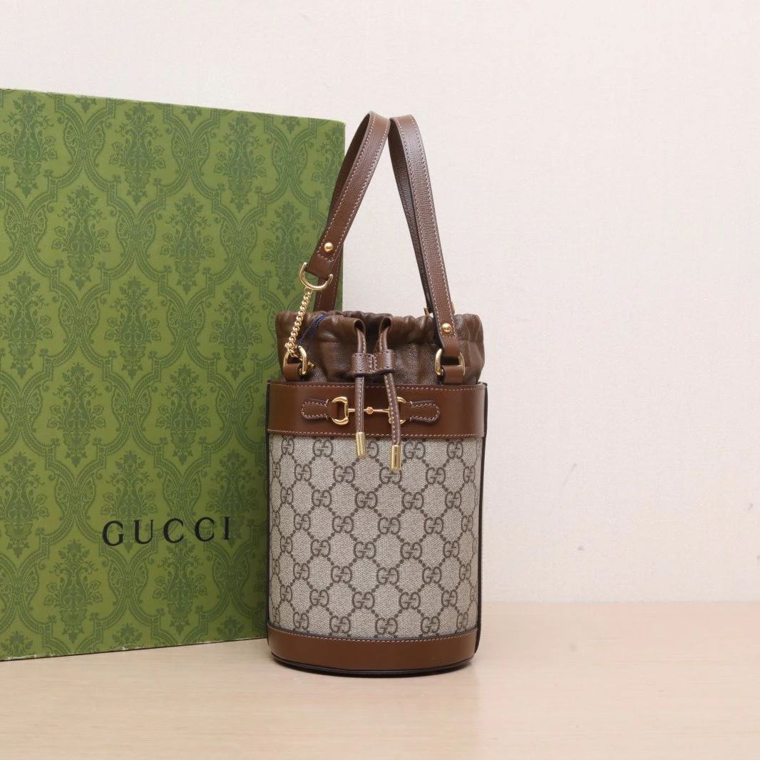 99新 GUCCI/古驰 【双攀】 马衔扣 手提 抽绳水桶包乌木色 PVC