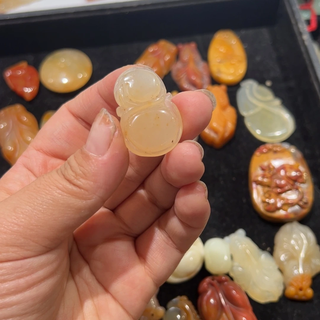 石英质玉（非洲翠）未镶嵌颈饰