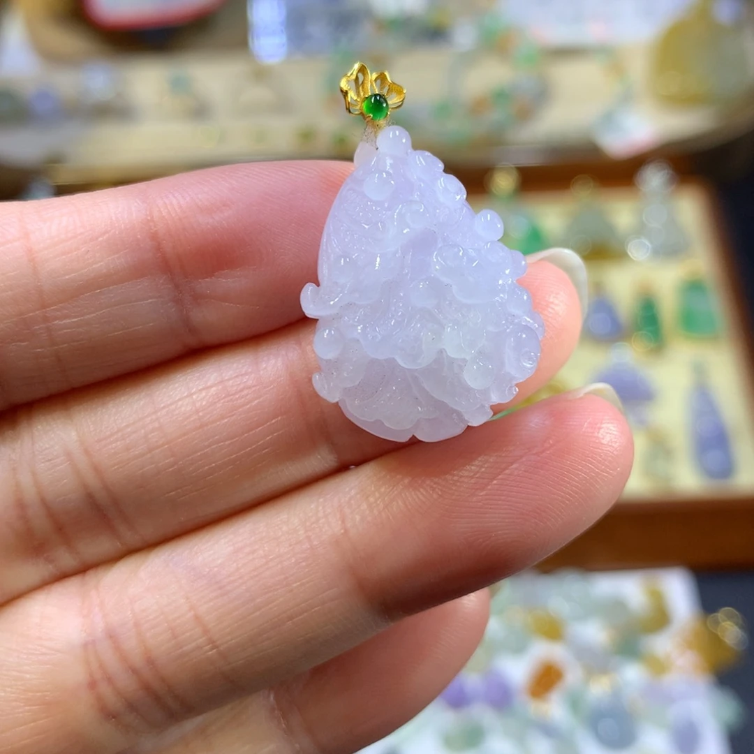 颈饰18K金镶嵌翡翠