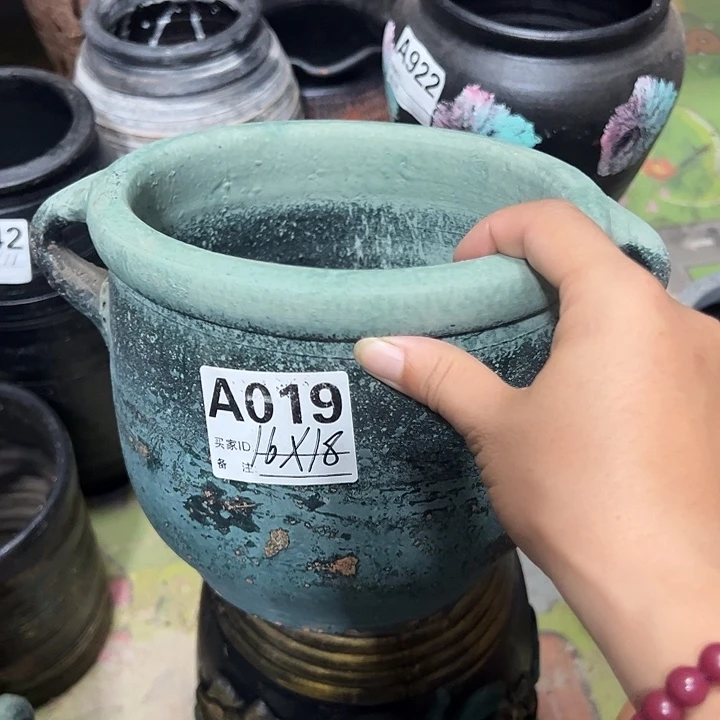 微瑕有孔高15口18