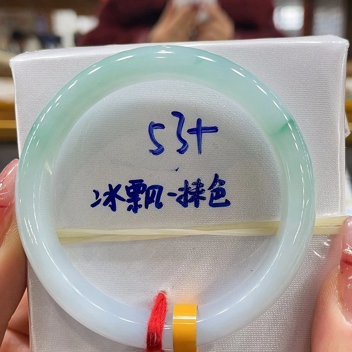 翡翠手镯未镶嵌翡翠手镯