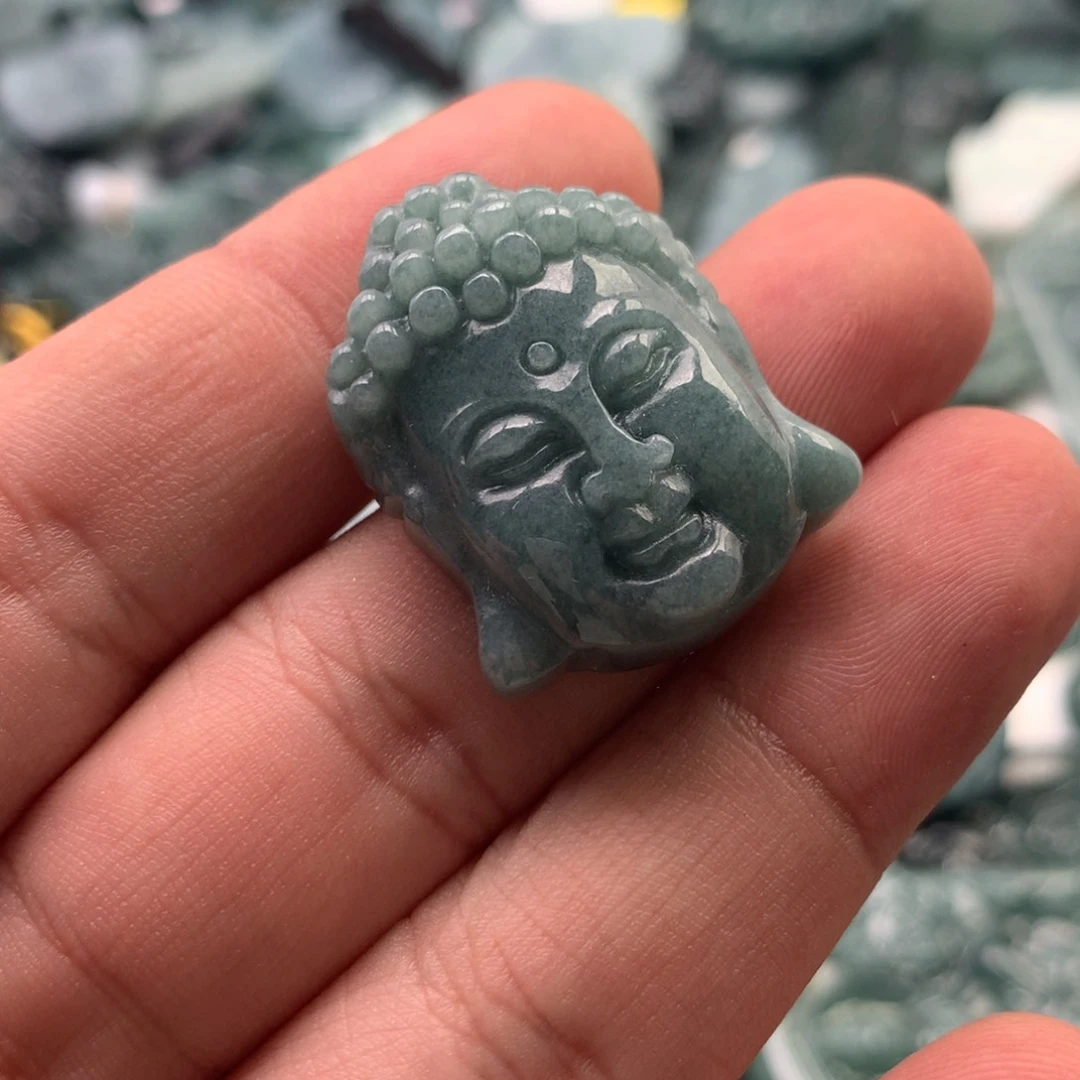 翡翠未镶嵌颈饰佛头