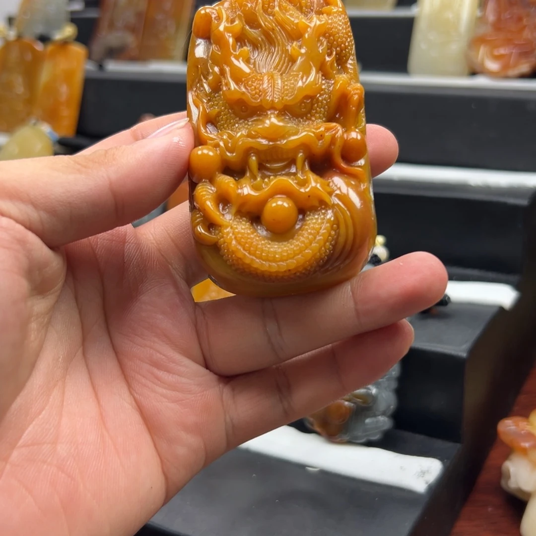 未镶嵌石英质玉（黄龙玉）黄龙玉
